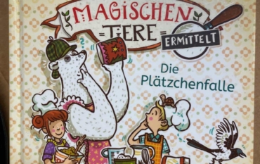 Die Buchhandlung Nettesheim stellt das Buch „Die Plätzchenfalle“ vor.